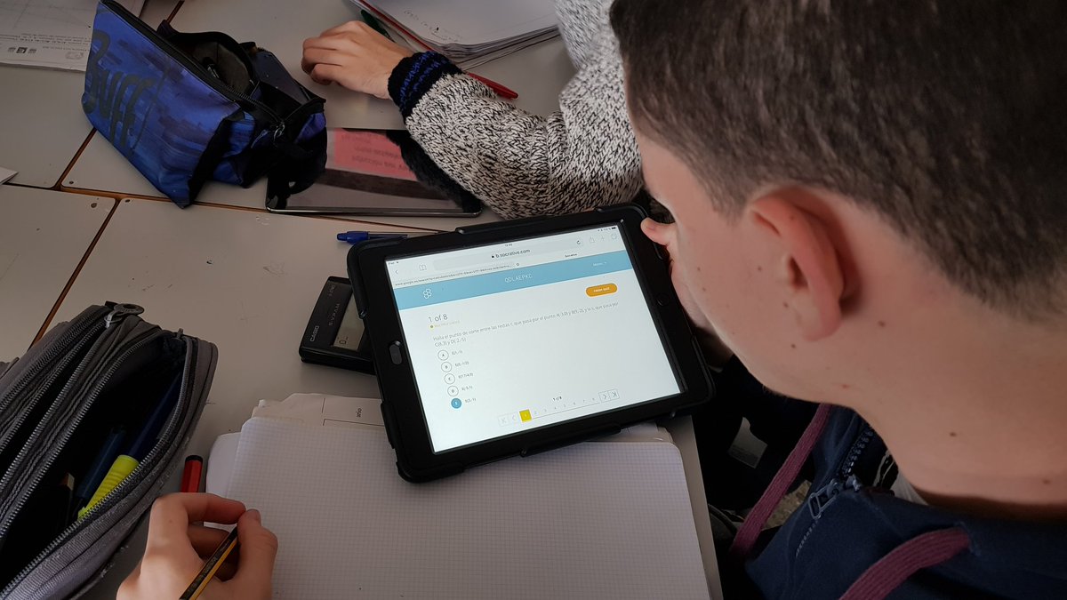 juanfisicahr's tweet photo. Usando los ipads para facilitar la enseñanza de las mates mediante la aplicación @Socrative @bananaeducacion @Berkincillo @leticiabolumar @OvSoMa @dchicapardo @MartaVelzquez6 @sergmata1 @miprofematania @IsabelGarciasvp https://t.co/8FWK4rx8Il