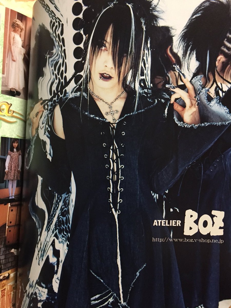 ブックオフで1冊108円だった… ゴスロリバイブル1号から5号まで。 綺麗