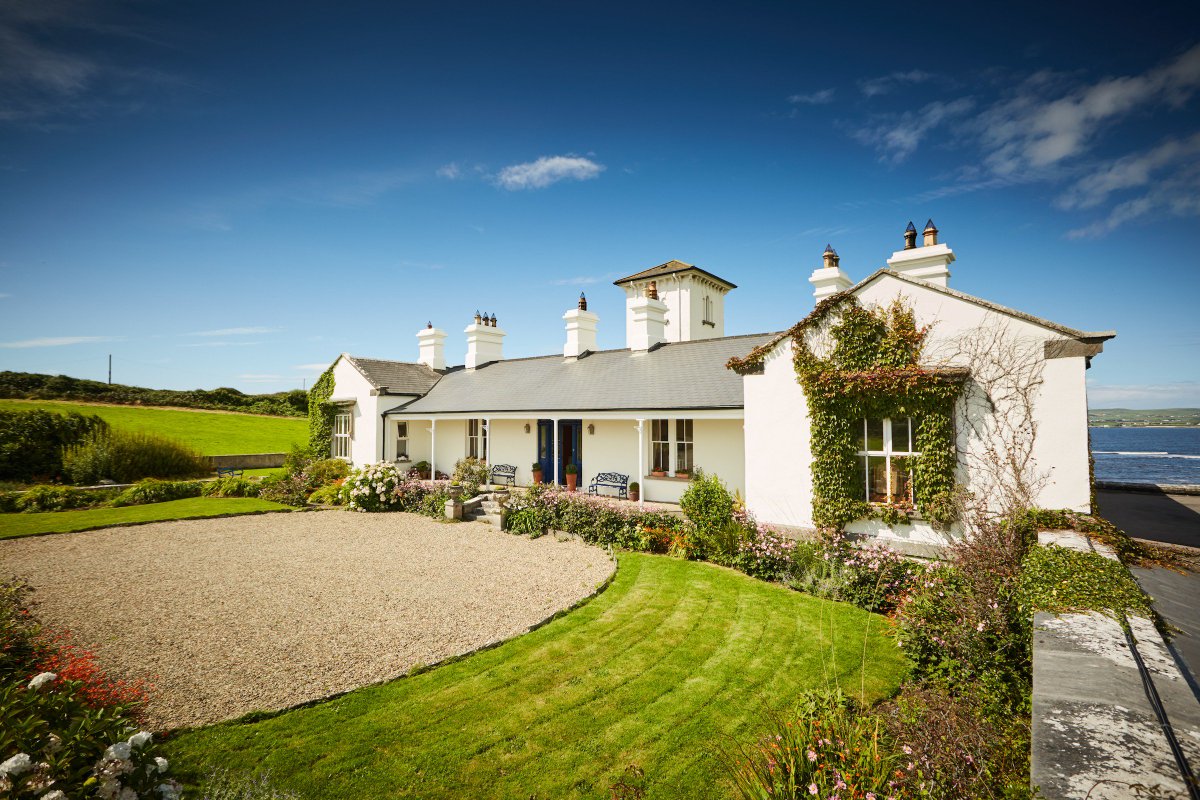 Moy House tweet media