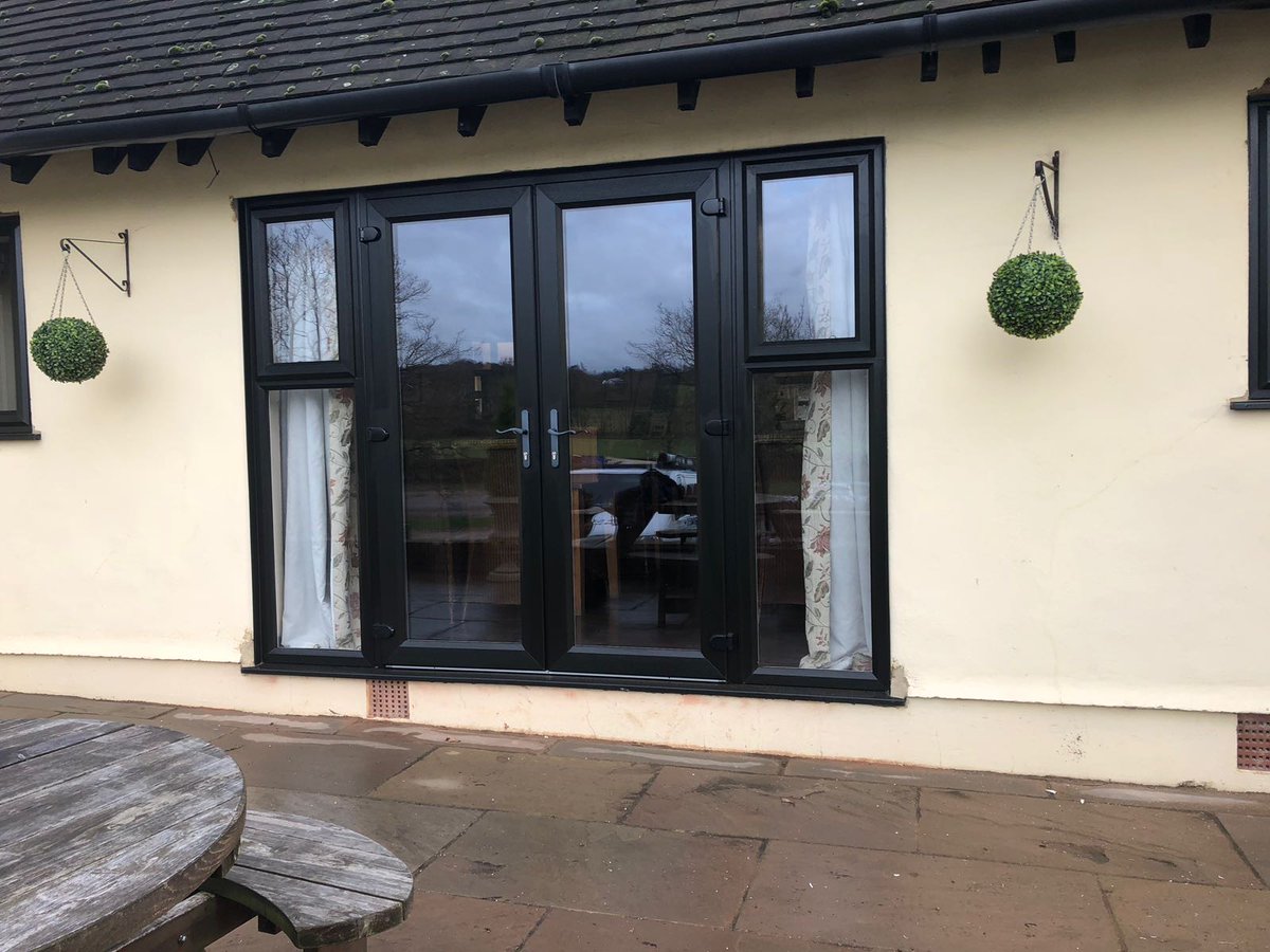 diamondwindow84's tweet photo. Black Ash on white with Heritage hardware! The customers over the moon as always!😀 https://t.co/rlPYUDvqHZ