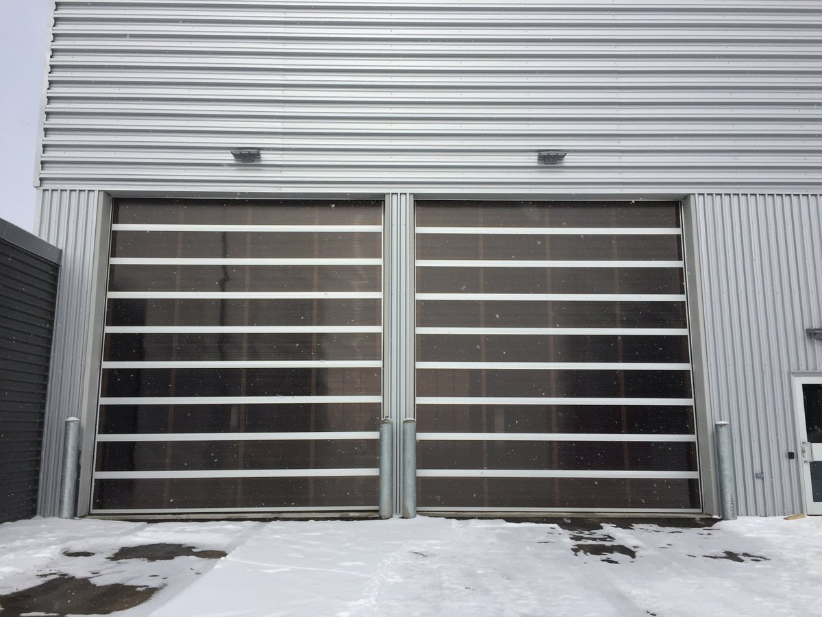 WilcoxDoor's tweet image. Not a fan of the cold? Neither are your doors! Here are a few tips from @RWDoors to keep them from freezing: ow.ly/RKUh30i74kF #doorproblems #maintenance