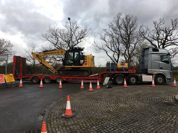 RidgewoodContr's tweet photo. Our Low Loader is available to #hire for the transportation of #Plant Machinery, Diggers, Fork Lift Trucks on an hourly rate. Call us now on 07809 396646 #lowloaderhire https://t.co/EhPHOWrk03