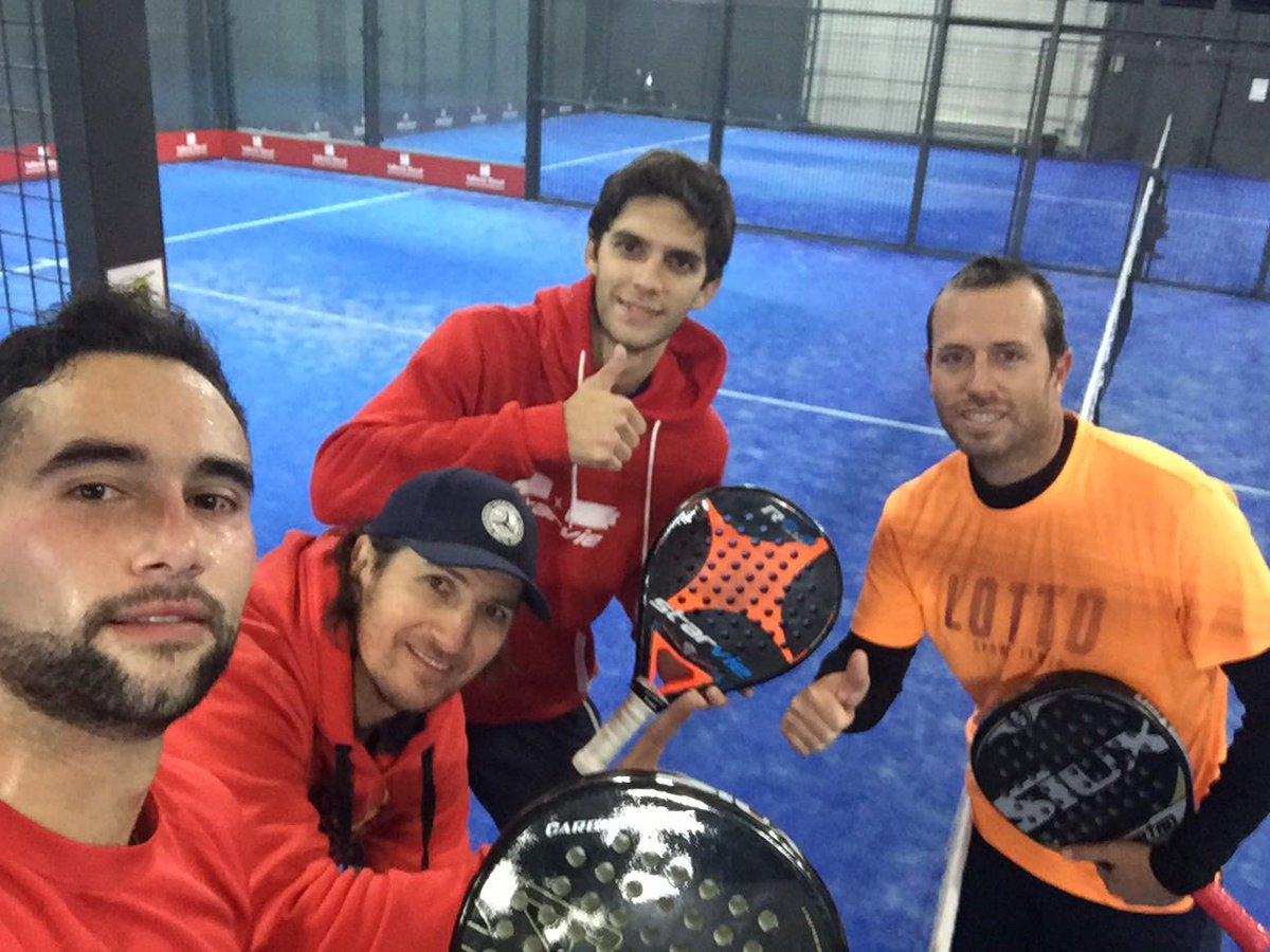 Los jugadores <a href="/gertamame/">German Dario Tamame</a> <a href="/matymarina/">Maty Marina</a> <a href="/Depaizz/">Javier de Paiz</a> y el gran <a href="/GastonMalacalza/">Gaston Malacalza</a>  entrenando en la pista de pádel.
