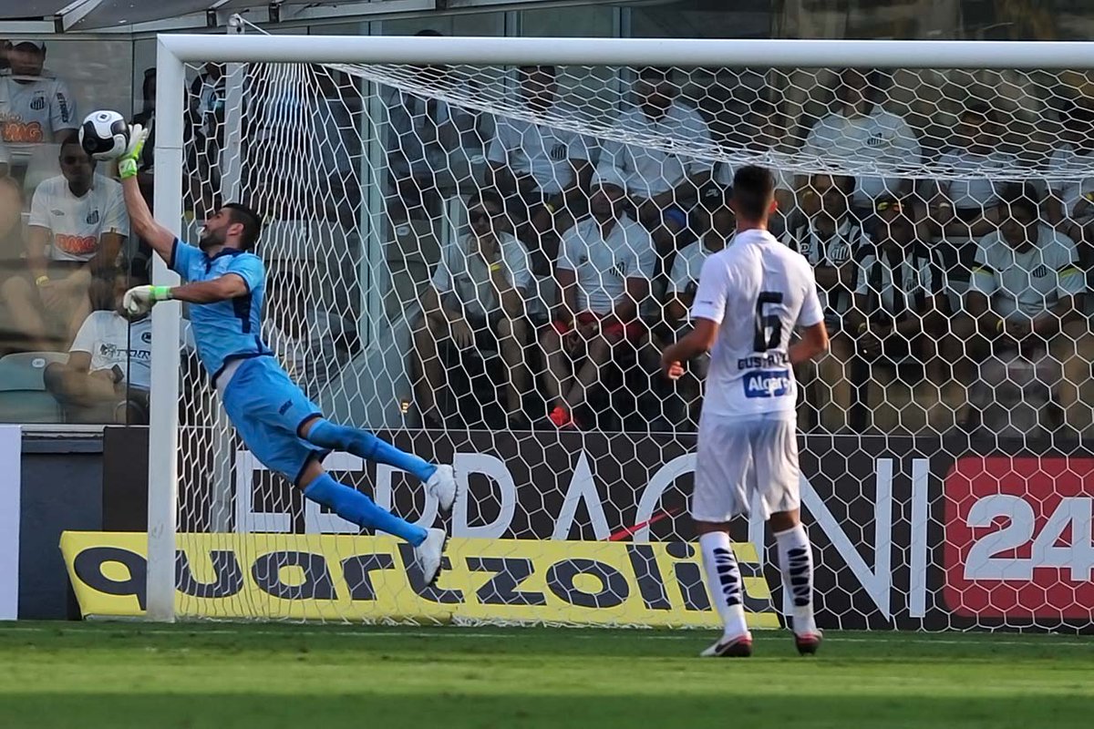 Espalma de novo! #OMelhorGoleiroDoBrasil #Vanderlei34Anos 👏🏼🎂🎉