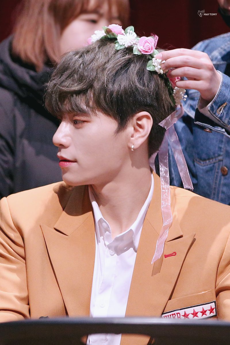 maytomy0523's tweet photo. 180119 #JBJ #김상균 #KIMSANGGYUN
너는 나의 꽃이야🌹🌹🌹 https://t.co/gyMMyGMsJm