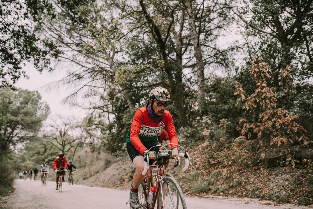 brooksengland's tweet photo. Steel bikes and gravel hills, you can't help but love #Eroica #BrooksBlog #ForTheLoveOfBrooks https://t.co/JMfcUlUE8v https://t.co/ctFrc1Btxt