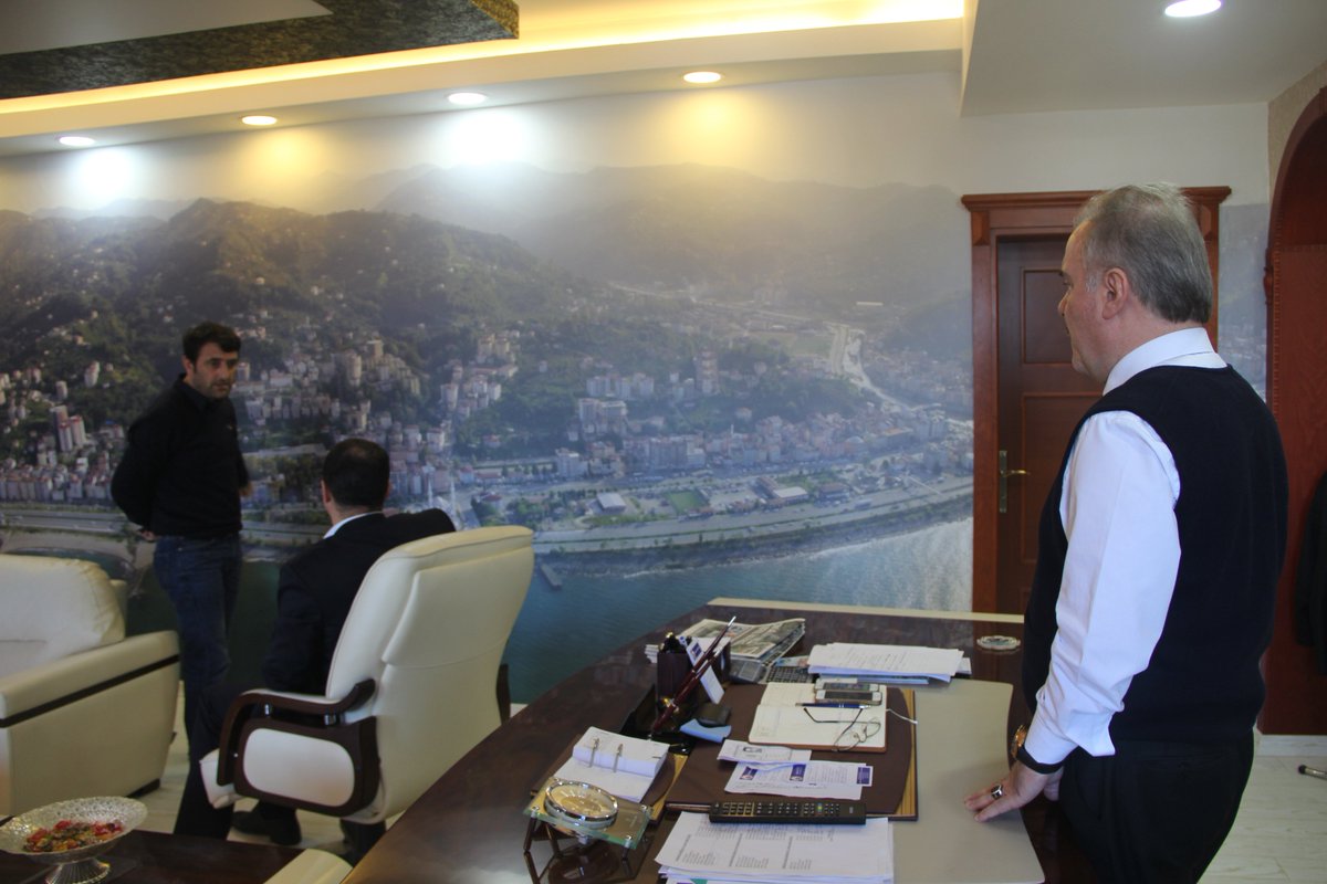 Sürmene Belediye Başkanımız Sayın Rahmi Üstün, Türkiye Bisiklet Federasyonu Yönetim Kurulu Üyesi Sayın Mehmet Zeki Kutlu ve beraberindekileri makamında misafir etti.