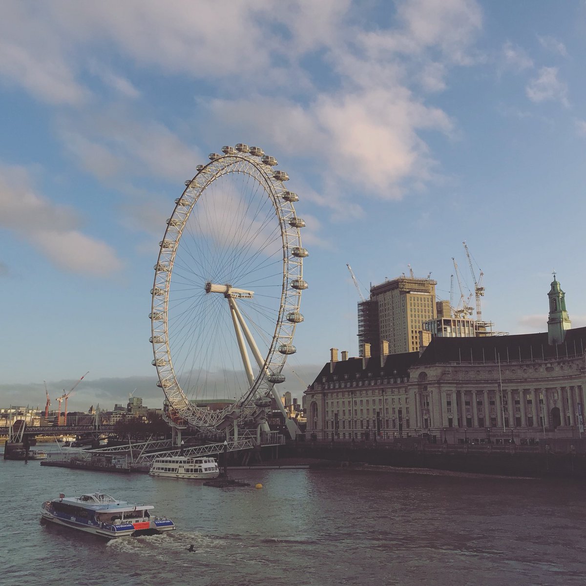 MackayHomes's tweet photo. Early morning walk across Westminster bridge off to the #guildconference2018 #london #sawbridgeworth #guildagent #realagent #alwaysimproving #guild2018 https://t.co/UZX84dyLlg