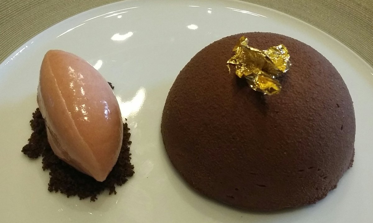 MichelinGuideUK's tweet photo. High degree of skill shown in the dishes by @douglasbalish - The Tudor Room @GreatFosters #MichelinStar #Surrey https://t.co/KPOMBdJGZb