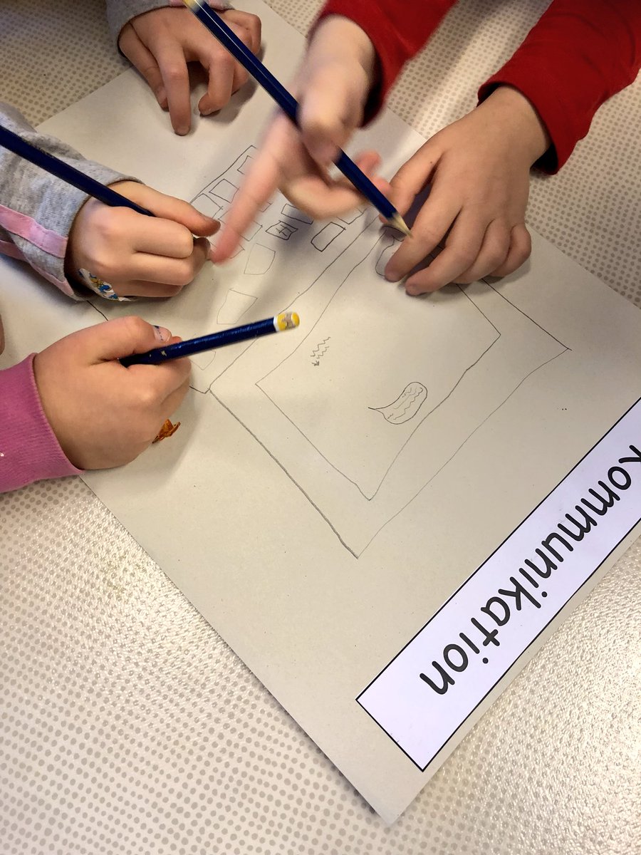 Idag har förskoleklass grön jobbat med nutiden. Samtalat, kommit överens, ritat och samarbetat! @stenkulaskolan