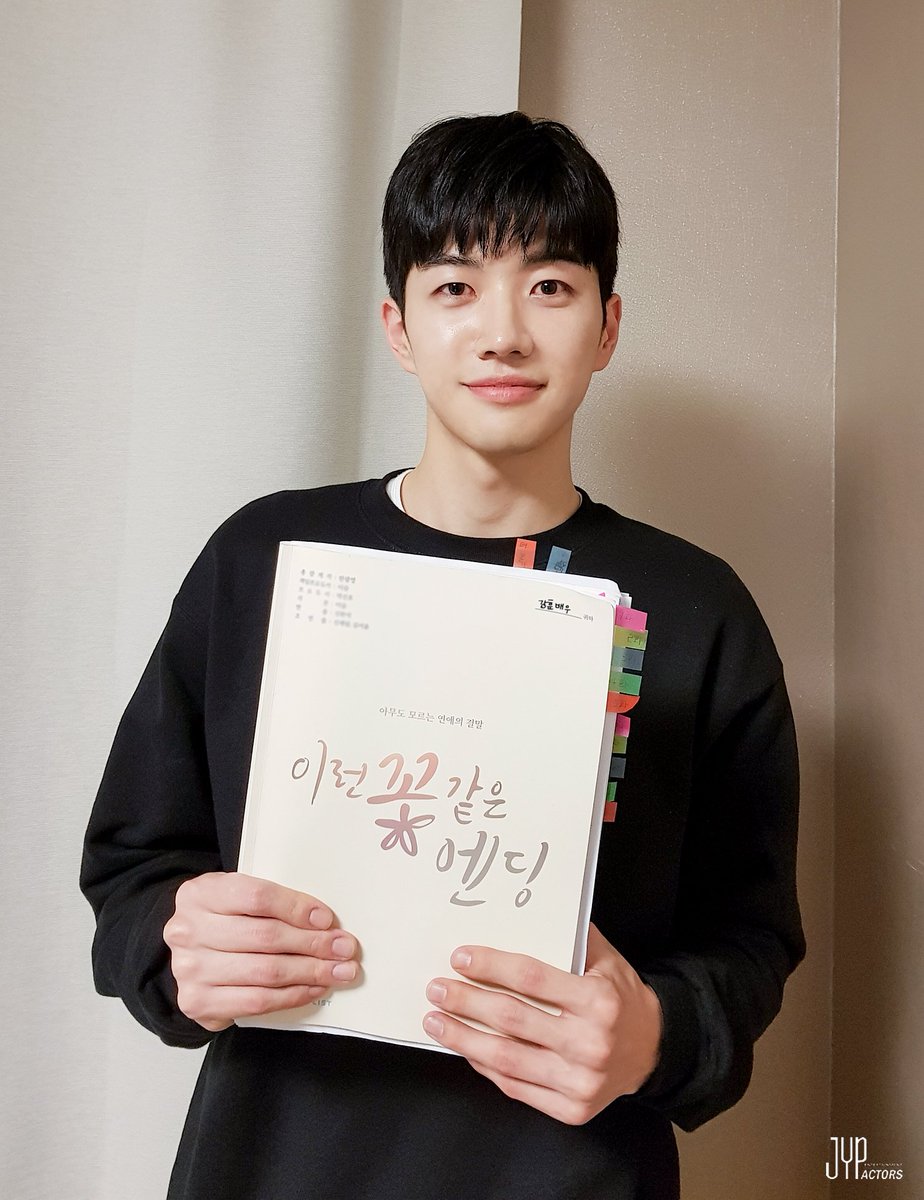 <이런 꽃 같은 엔딩> 강훈 배우의 꽃 같은 대본 인증샷! 잠시 후, 저녁 7시에 공개되는 7화 많은 시청 바랍니다~ Can't wait for the 7th episode of Kang Hoon's...