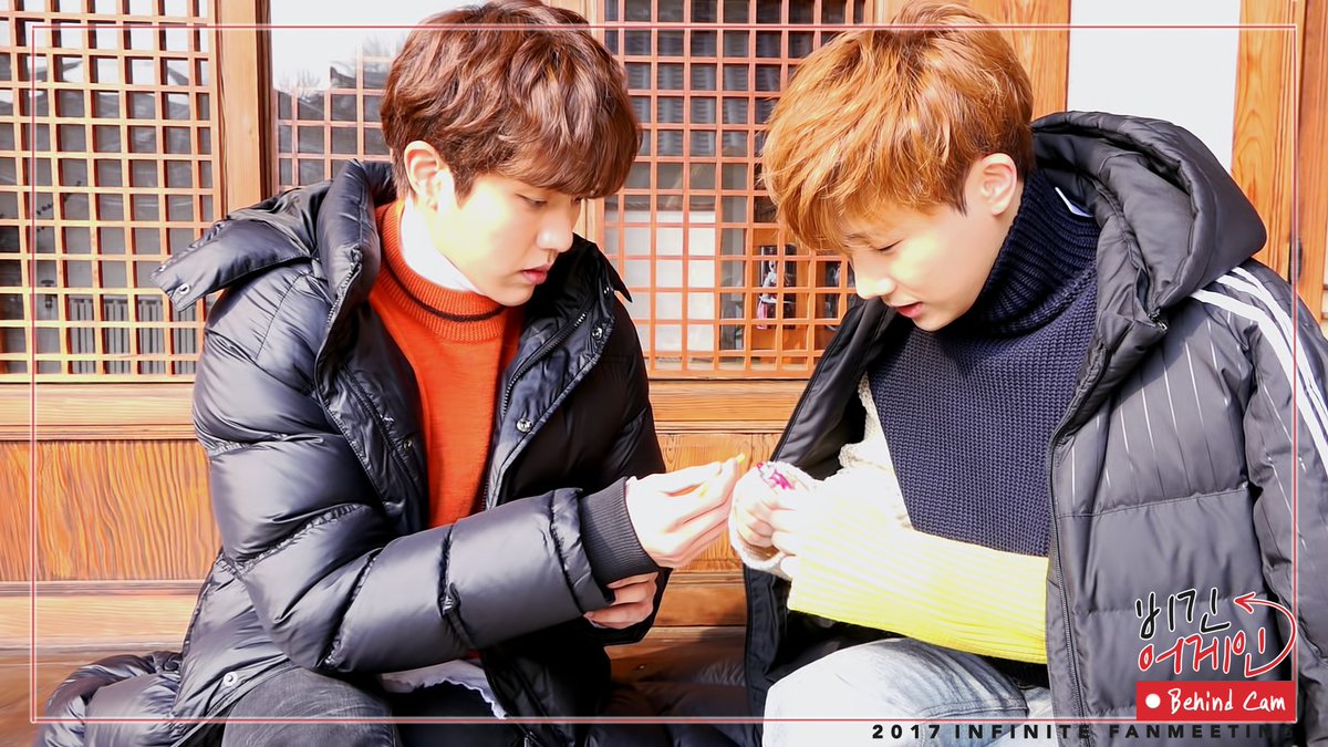 Official_IFNT's tweet photo. [#INFINITE] #인피니트 카카오톡 이모티콘 비하인드! 인 줄 알았다면 경기도 오산!😆 오늘은 비긴어게인 촬영 비하인드 영상을 데려와찌요🤔 추억의 풍선🎈 불기 놀이에 빠진 잉피 초등학교 학생들🏫

#유치뽕짝_삼인방의_추억의_풍선🎈불기
#내용이_궁금하다면_인피니트_채플_꼬고✌ https://t.co/c5GKHw36Cc