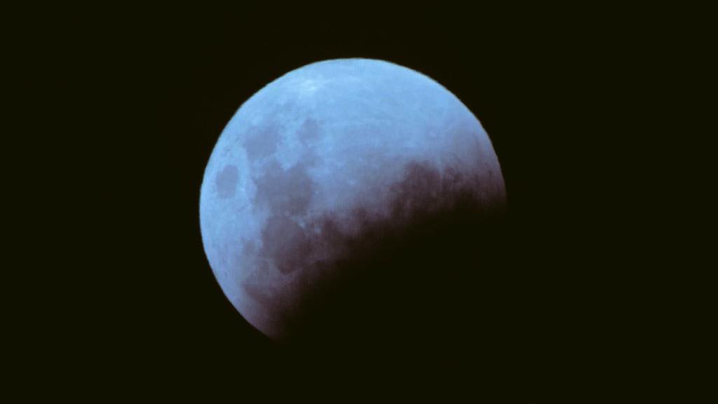 kicha_ncg's tweet photo. #BlueMoon #BloodMoon #bloodbluemoon #FullMoon see ya in 150 years. https://t.co/efrtKm7sZH