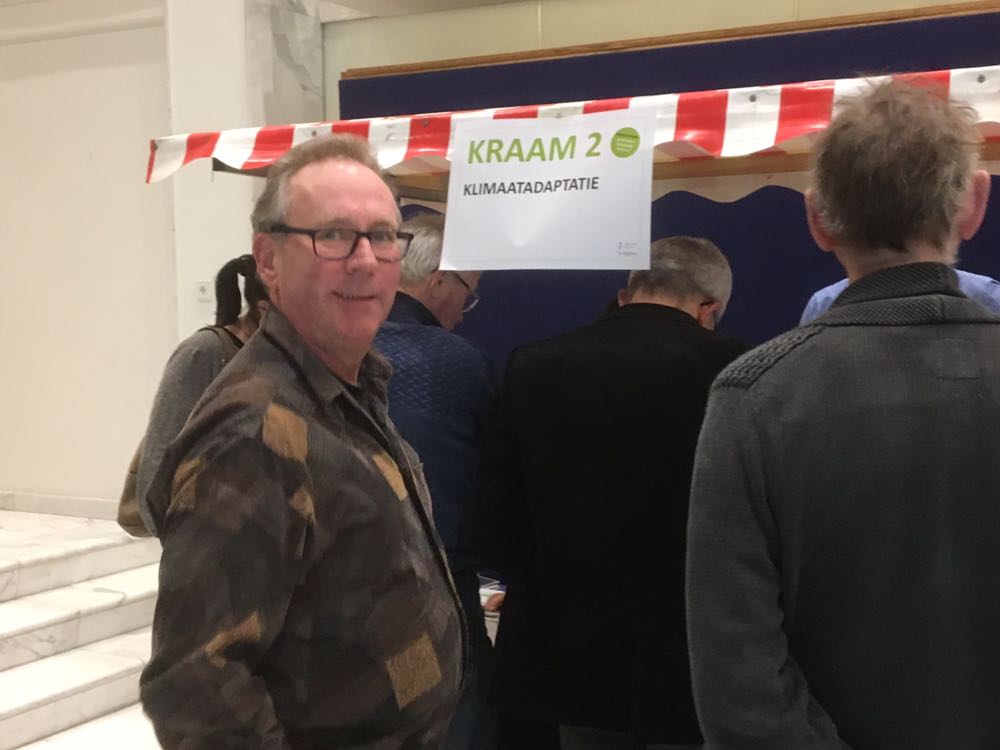 SterkVelsen's tweet photo. LGV aanwezig bij de sessie over de groenstructuur Visie. Wethouder Bal LGV heeft het startsein gegeven. De avond is bezocht door inwoners, vertegenwoordigers van wijkplatforms en enkele Raadsleden. Een belangrijke start voor groen door heel Velsen https://t.co/WryDbuBaXm