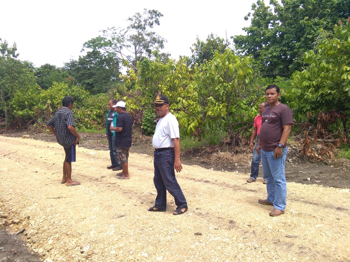 Musrif20's tweet photo. Sertifikasi Pekerjaan Lapangan bola Dan Jalan Tani.
#TPPI Sultra
#Muna
@Jokowi
@Eko Puro Sanjojo
@Anwsanusi
@Fachrilabalado
@Abdmajid
@P3mdMuna https://t.co/sgWO5K8SbG