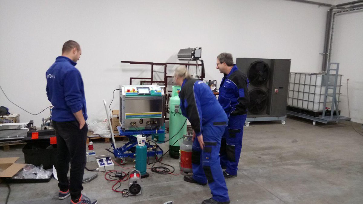 refriapp's tweet image. Hoy estamos realizando la formación de nuestro nuevo cliente de Chequia NekoKlima.
Today we are carrying out the training of our new client in Czech Republic NekoKlima.