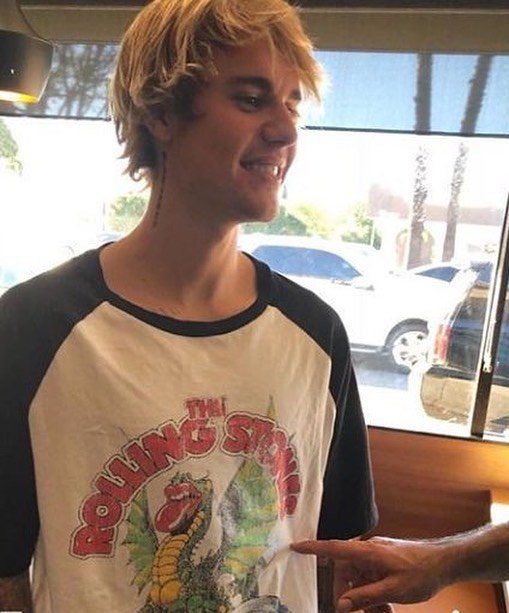 AMA ÔYLE GÜLME AQ KALBİM SIKIŞIYOR BANA BÖYLE DEĞİŞİK ŞEYLER OLUYOR.