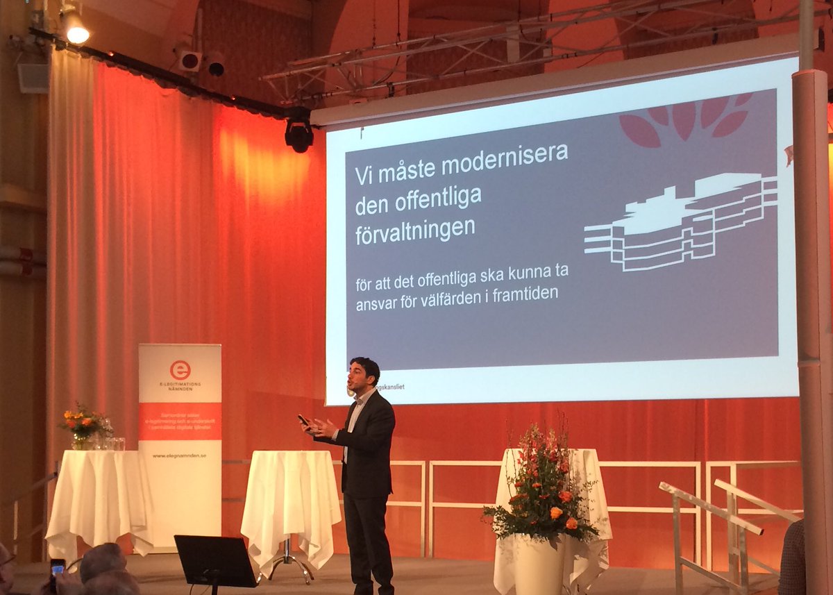 elegnamnden's tweet photo. Vi behöver samla den digitala infrastrukturen, ge fler tillgång till e-leg och öka takten i digitaliseringen av off sektor säger civilminister @shekarabi på #elegdagen 2018 https://t.co/56gr0lk6nU