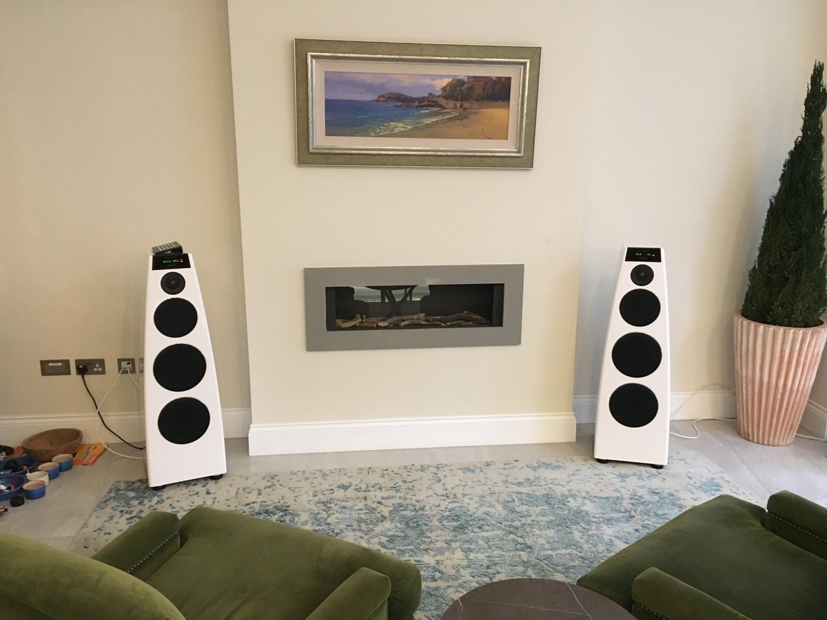 Simple install,amazing sound. DSP7200se's from our friends <a href="/MeridianAudio/">Meridian Audio</a>.Creating top class audio systems and Hi End Smart Home Technology systems <a href="/VisionworksAV/">Visionworks AV</a> from our #Kensington #showroom we cover the whole country working closely with #Architects and #interior #designers