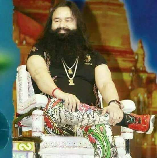 InsanNeeru2's tweet photo. दुनिया मे केवल 2% लोग धूप से जलते है
बाकी 98% लोग हमारे पापा जान👉Gurmeet Ram Rahim  जी की लुक को देखकर जल रहे हैं
😂😂😂😂😂
#SaintRamRahim_Initiative91 https://t.co/ZAeEn8bBsR