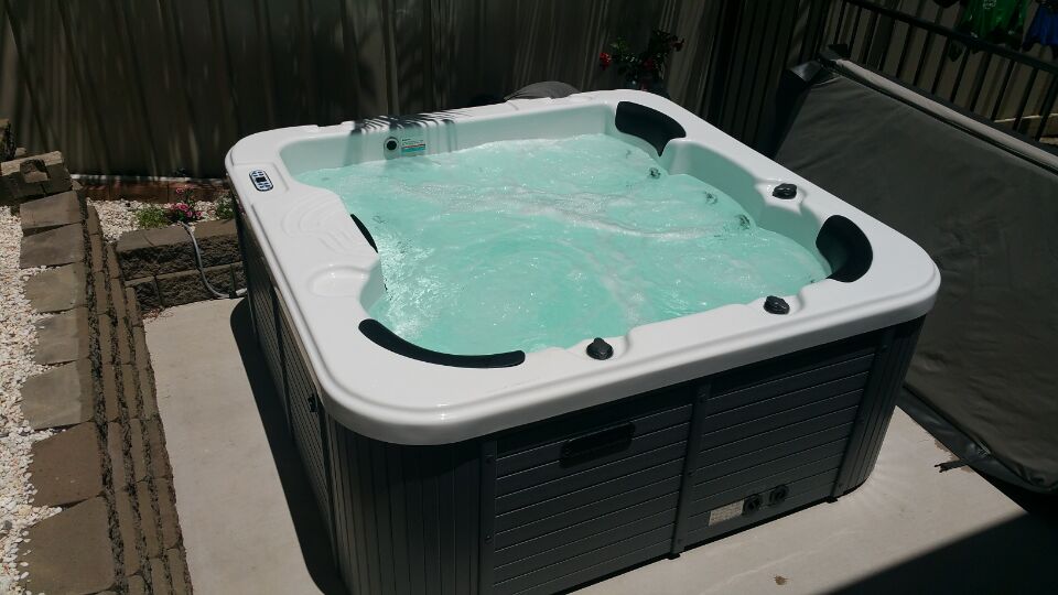 NicoSunrans's tweet photo. Sunrans SR830A 5 person outdoor massage spa treatments tubs clawfoot deep acrylic bathtub shower combo for sale  #sale #massage #acrylic #spa #bathtub #person #shower #spatreatments #treatments #tubs #bath #love #today #girls #home #hair #time #book #body #video #gift #christmas https://t.co/jvqDoozTf4