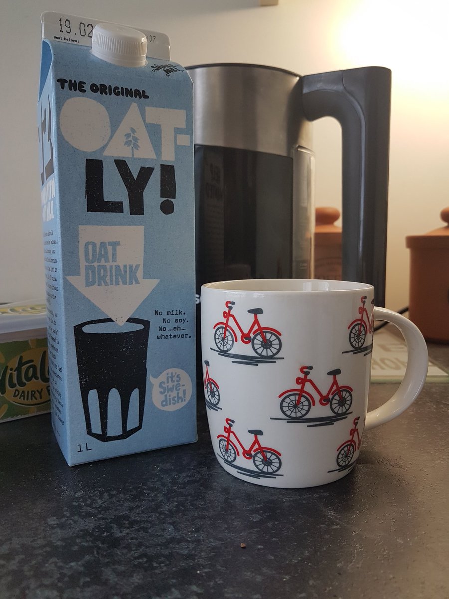 Starting the day off with a nice cup of tea with @OatlyUK 
I love mine milky with a spoonful of sugar 🙈😁 #Februdairy #tea #DownWithDairy