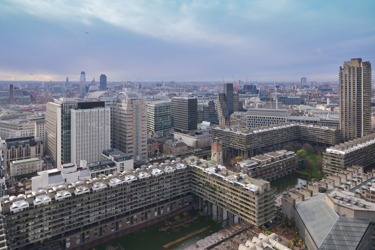 GaryJamesHall's tweet photo. New to the #rental market!  Outstanding 31st floor three bedroom duplex apartment to #rent in the #Heron development in #TheCity #London #KnightFrank https://t.co/O3GLtofwC8