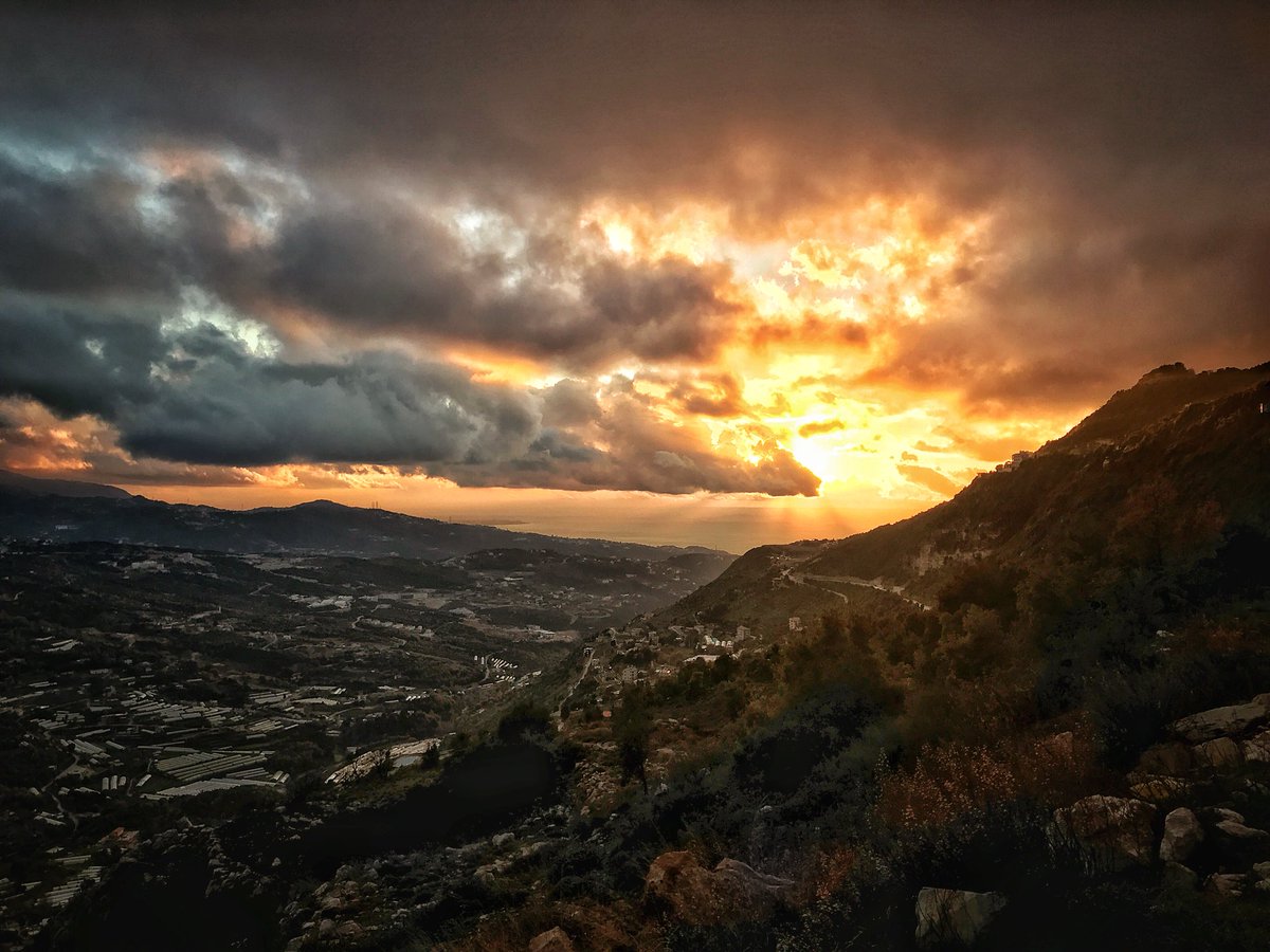 ukinlebanon's tweet photo. We recently caught up with @Levisonwood, avid British explorer who reached Lebanon after four and a half months on foot, 5000 miles circumnavigating Arabian Peninsula, through 13 countries!Some stunning photos from his journey from Baalbeck to Byblos #ExploringIsGREAT 🇱🇧🇬🇧 https://t.co/ZuAtJhAwDV