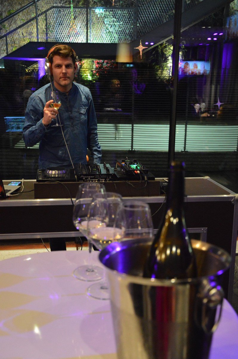 Ren Arc de Triomphe tweet media