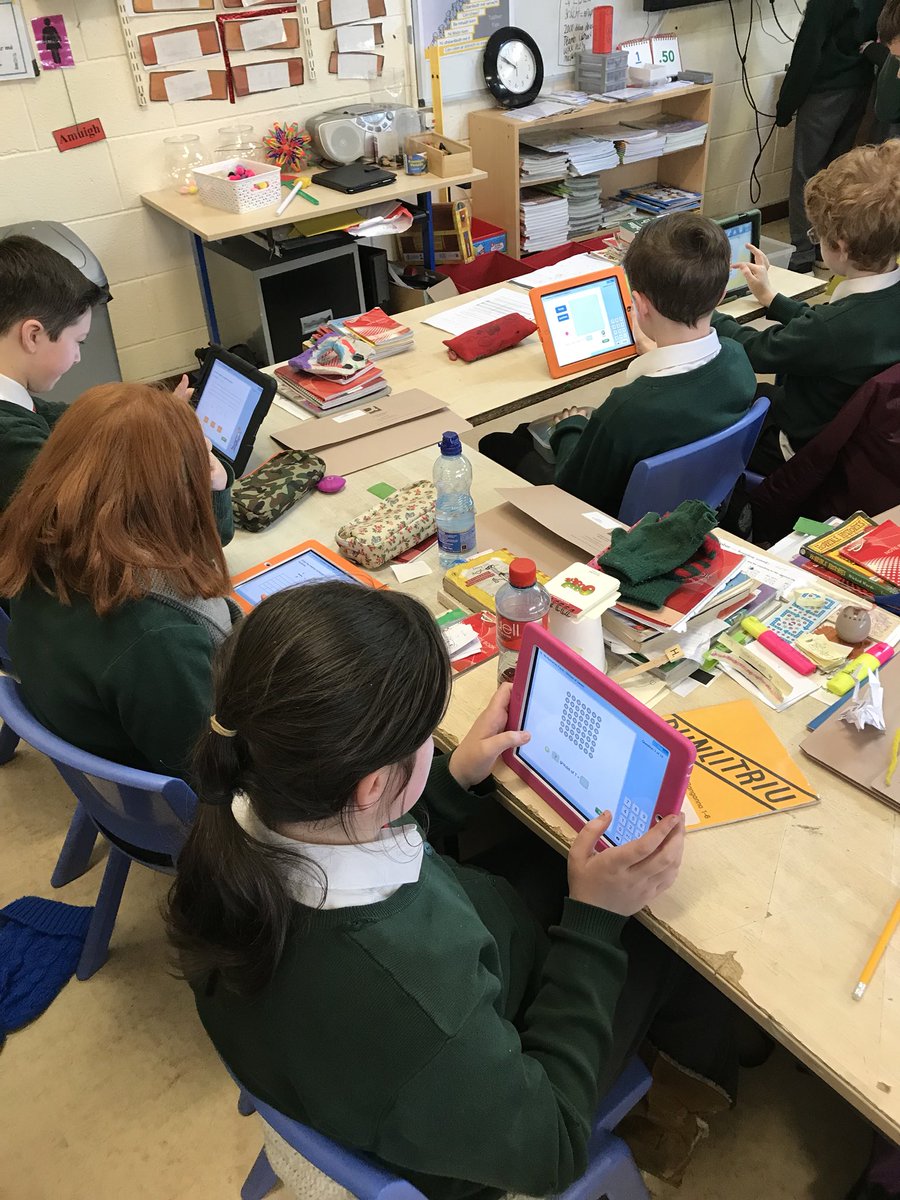 gaelscoilcd's tweet photo. Rang a 4 ag obair ar chodáin/ deacúlacha sna stáisiúin mhata inniu #gaelscoil #gaeilge #mata #mathsstations #school https://t.co/6JWujdG0Nb