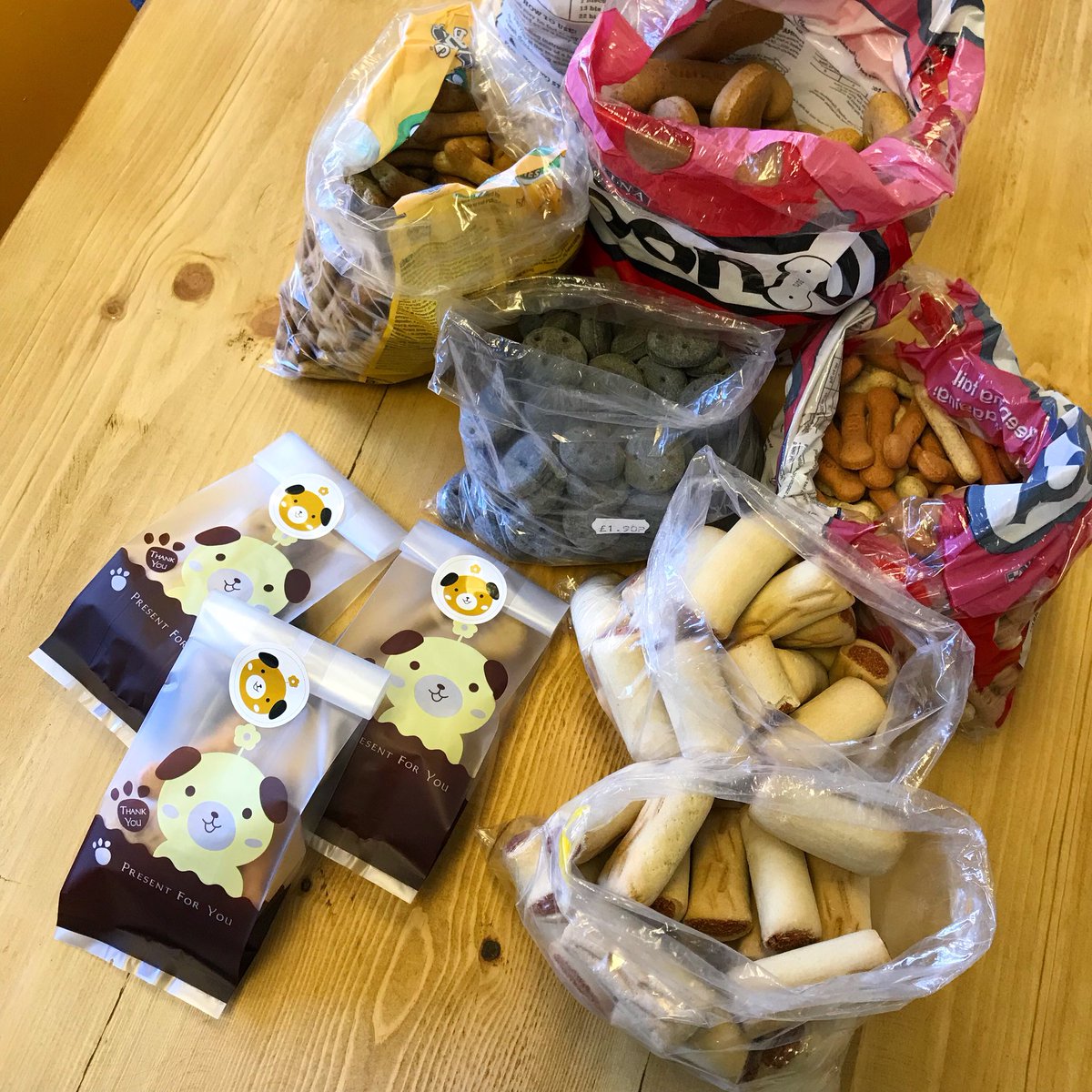 To celebrate the Chinese Year of the Dog we’re packing up some doggy treats for your four legged best friends to get their paws on. Look out for these doggy delights coming to a shopping centre near you soon! 🐶🐾 #eventprofs