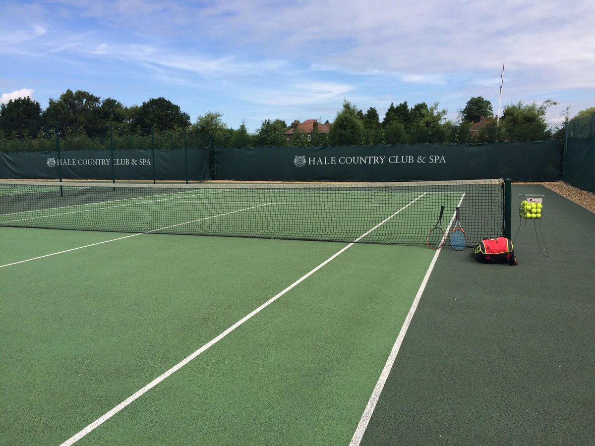 tennishaleCC's tweet photo. It's a tough time of year for all the outdoor players having lessons! There are many small battles to win before a player can start learning, motivation levels, ❄️💨🌧to mention a few! It takes an enormous level of commitment. well done to the year round outdoor tennis players https://t.co/bsub2YrQgJ