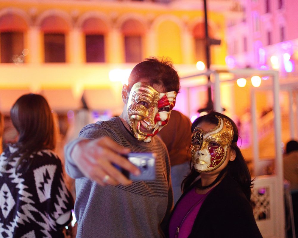 qatareating's tweet photo. FREE Carnival fun at Doha's too landmark! Visit https://t.co/rTbfukPNk7 for all the details #QatarEating #Qatar #Doha #events #thepearlqatar https://t.co/bTVR4IE3FF