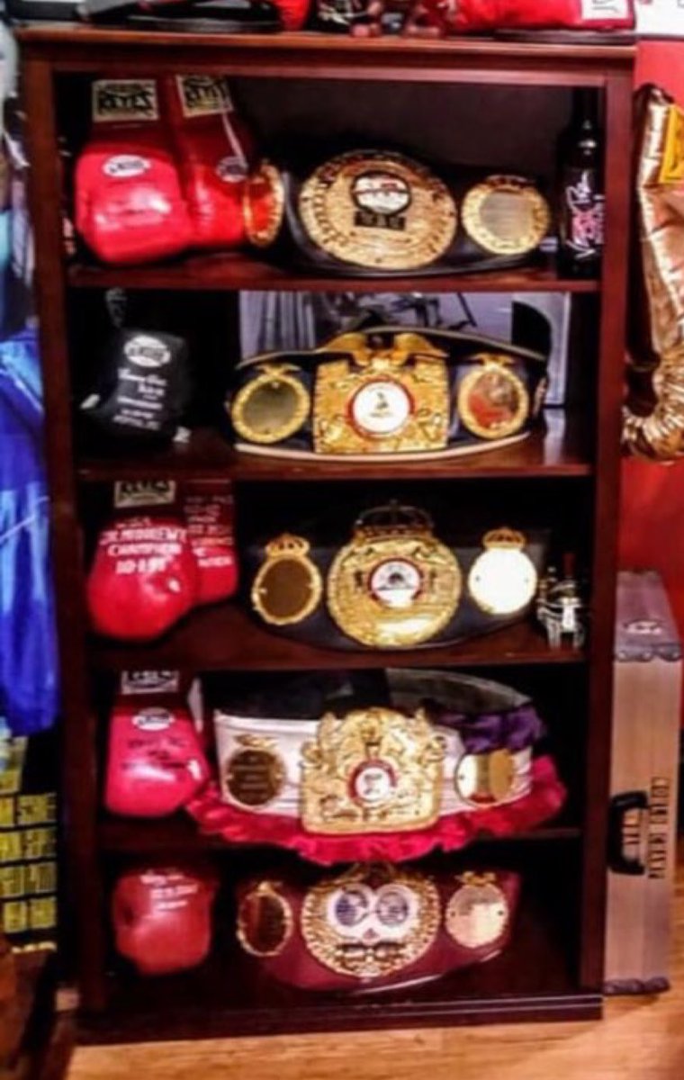 ZENAPRCHAMP's tweet photo. Oh really F the #Mayweathers ok listen I’m a stickler for facts and history @TheNotoriousMMA you didn’t make a historical move all by yourself #Fact #Boxing @FloydMayweather #MMA #Vegas #ggg @TheRock Rock announces Boxing rematch 🍷 I see a future https://t.co/nR7gR7VLOn