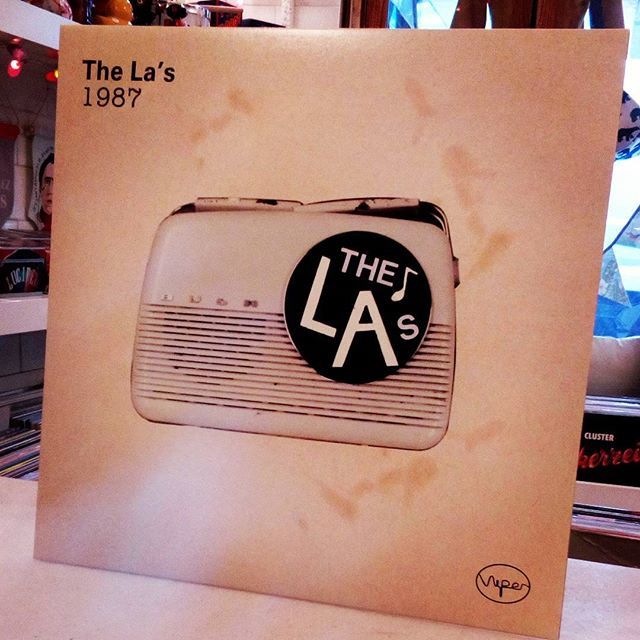 laintegral25's tweet photo. Fans de The La's, atención a este disco que celebra el trigésimo aniversario del año crucial de la banda: directos, ensayos y grabaciones perdidas en la mejor etapa de este grupazo #thelas #thelas1987 #liverpool #vinylporn #vinylshop #laintegral25 #laint… https://t.co/lJHA4Orbuv https://t.co/vU2QpXsuvk