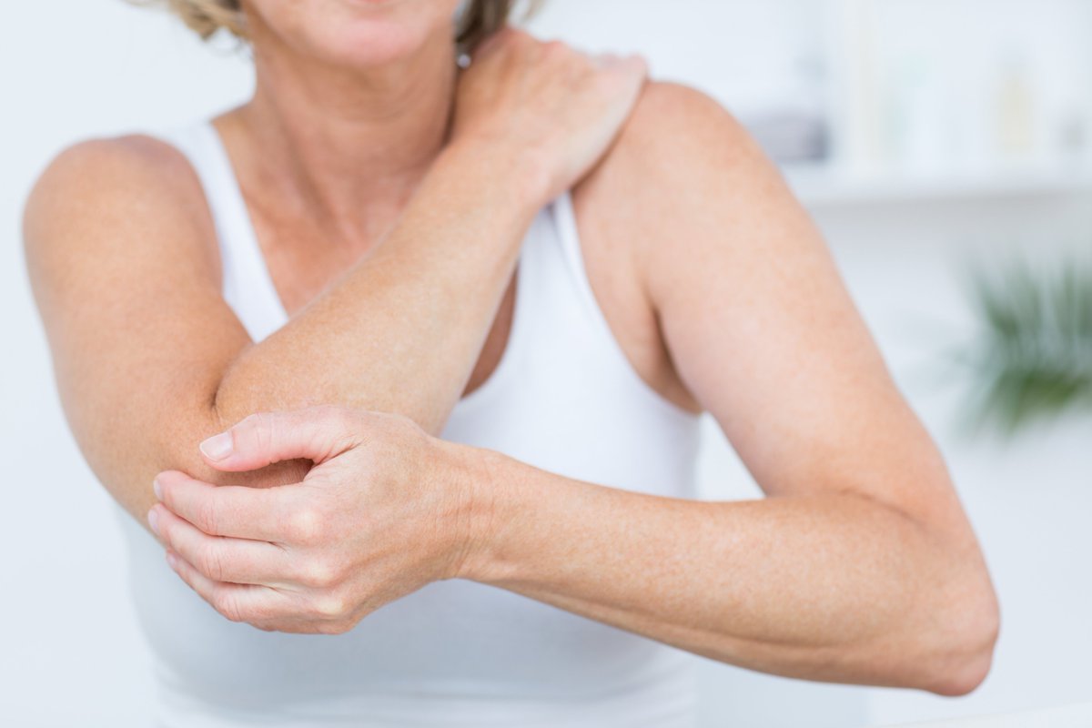 FlarinUK's tweet photo. #Flarin 200mg #ibuprofen is here! First lipid-formulated #ibuprofen - offering prescription-strength #jointpain and #backpain relief – without a prescription
Now available in @LloydsPharmacy stores across the UK. https://t.co/1R1AJC93a6 Introductory offer £7.95. https://t.co/i9ytVSs8Zj