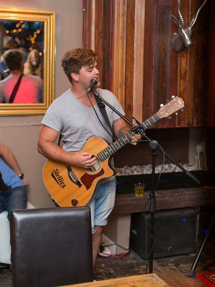 Kai Liam Connor LIVE tonight from 9pm at the Slug on Kloof
3 for 2 Tapas
64 Kloof street, Gardens
021 422 5325
#LiveMusic #KloofStreet #Thursday