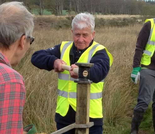 ramblersscot's tweet photo. Each year, 600,000 people enjoy Pentland Hills Regional Park &amp; its 100km of trails. A small army of #volunteers help care for those paths - inc 83-year-old Arthur McKenzie. 

Read Arthur's story: https://t.co/50kcGtazZy  

#ThanksForThePath #OutThere #Edinburgh https://t.co/Y8Pjcmuuty
