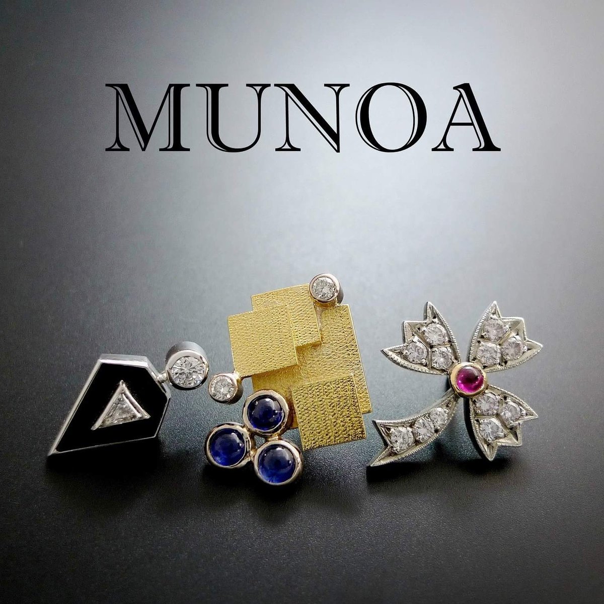 joyeriaMunoa's tweet photo. Estas piezas, aunque también pueden llevarlas las #chicas, estan pensadas para que lo lleven los #chicos. Una americana elegante necesita su #pin , y para #caballero creamos todo tipo de pins de solapa a gusto del cliente. #ModaMasculina #MenFashion #SanSebastian #diseño #joyas https://t.co/BGQXR8GSkU