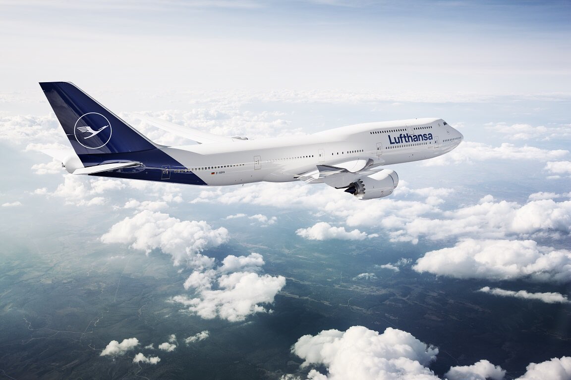What a beauty 😍✈️ how do you like the new livery? #LufthansaBlue #Explorethenew #Wearelufthansa