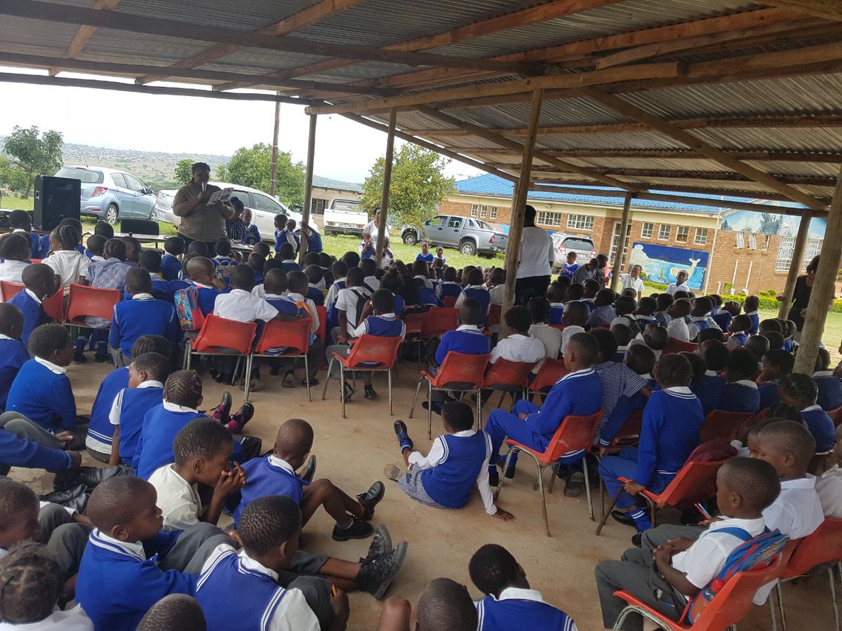 #WRADChallenge2018  it was fun reading for over 150 kids at a primary school in Mahhushu Mpumalanga <a href="/nalibaliSA/">Nal'ibali</a>