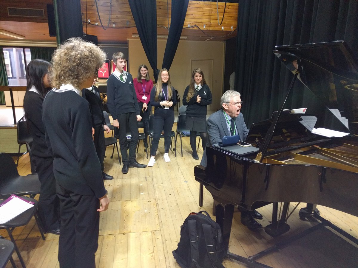 horsforthmusic1's tweet photo. Great masterclass this morning with professional pianist Richard Meyrick! #geta2Bpencil https://t.co/3ff2GLfu4q