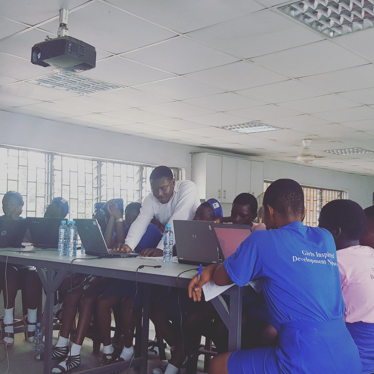 Ejehi81's tweet image. DAY 2: SHE CODES
The Girls will be introduced to
#Programming
#ProgrammingConcepts
#websitedesign
#blogdesign
#SheCodes #GirlsWillRise #Wired4Impact
#GirlsInspired
#inclusion