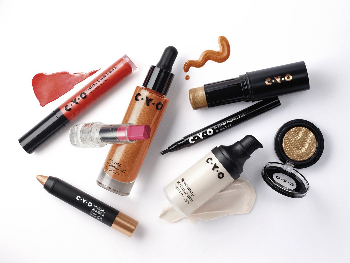 blueberrychix's tweet photo. News from the make up world! Boots launched #CYO cosmetics. It's cute. It's affordable. Everything we want from a new brand to try it on!  #MIXLAYERHACK https://t.co/xHdBfrhxNm