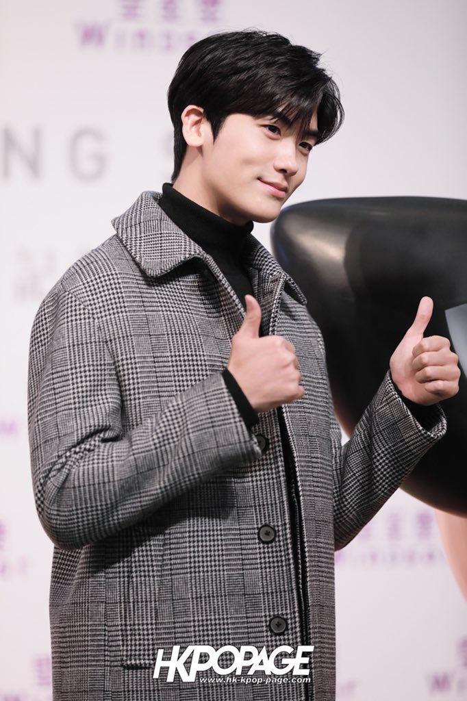 hk_kpop_page's tweet photo. [PHOTO] 180201 Windsor House x Park Hyung Sik First Love in Hong Kong Press Conferenc

#朴炯植 #安代表 #敏敏 #박형식 #민민 #parkhyungsik #hyungsik #minmin #fanmeeting #firstloveinhongkong #上流社會 #花郎 #大力女子都奉順 #銅鑼灣 #皇室堡 https://t.co/gqesm5aFse