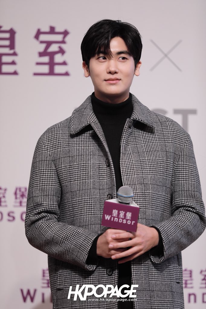 hk_kpop_page's tweet photo. [PHOTO] 180201 Windsor House x Park Hyung Sik First Love in Hong Kong Press Conferenc

#朴炯植 #安代表 #敏敏 #박형식 #민민 #parkhyungsik #hyungsik #minmin #fanmeeting #firstloveinhongkong #上流社會 #花郎 #大力女子都奉順 #銅鑼灣 #皇室堡 https://t.co/gqesm5aFse