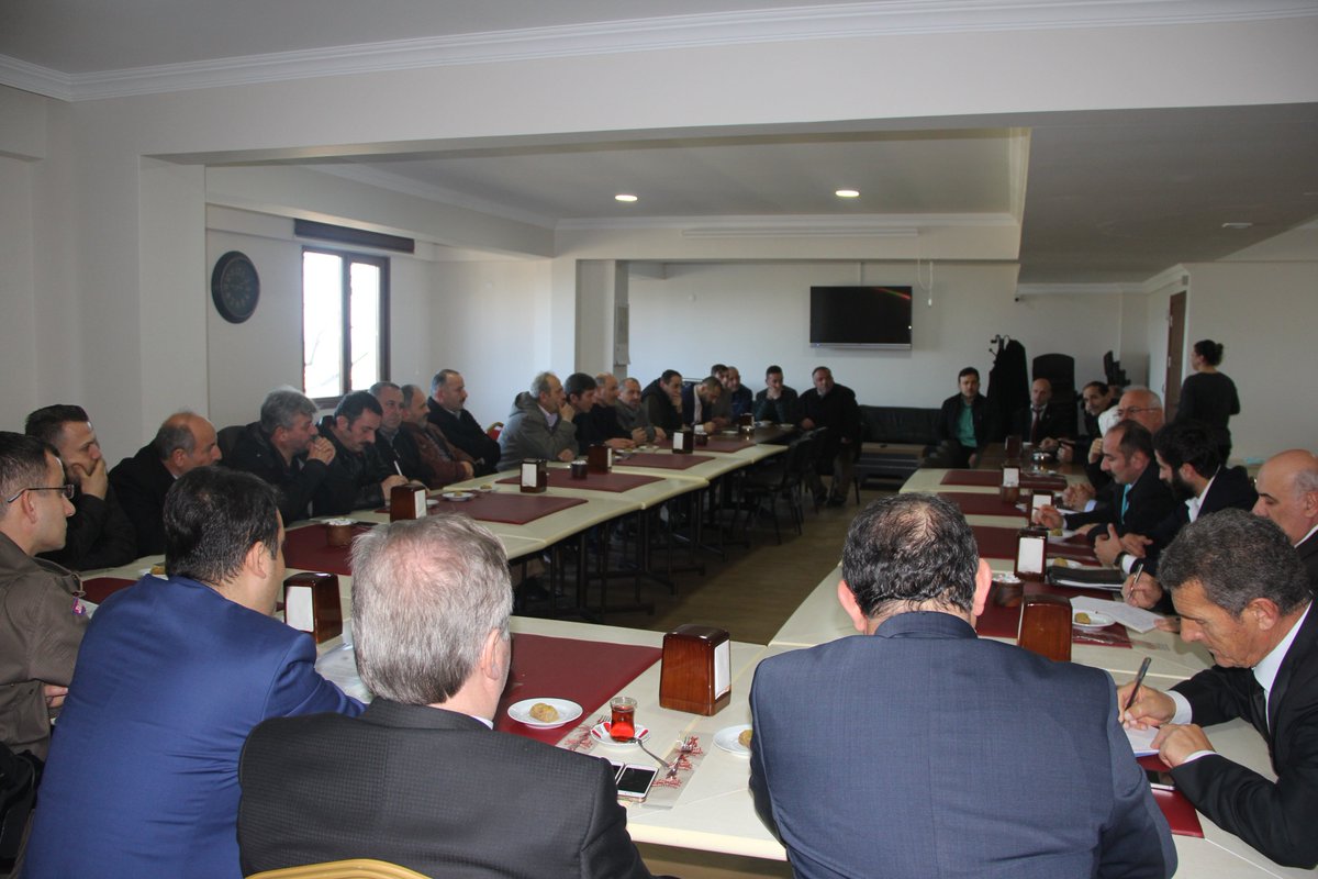 Sürmene Belediye Başkanımız Sayın Rahmi Üstün, beraberinde Sürmene Kaymakamı Sayın Mehmet Alper Çığ, ilgili daire amirleri, muhtarlar, okul müdürleri ve okul aile birliği başkanları ile birlikte Okul Güvenlik Toplantısını gerçekleştirdiler.