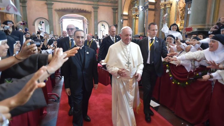 vaticannews_es's tweet photo. #PapaFrancisco presidirá una misa en la basílica de #SanPedro con motivo de la Jornada Mundial de la #VidaConsagrada 2018 https://t.co/r9Xn3uIL5h https://t.co/r6JPamGhMn