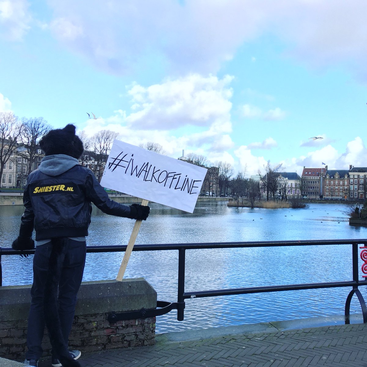 Ik ben ff offline. #iwalkoffline #sniester