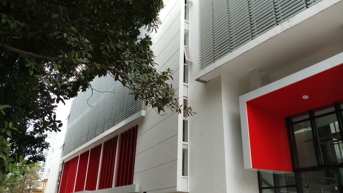 Beingtomothy's tweet photo. Simple but good design. Site constraints mean the building faces West but effective shading from trees and louvers will help them keep cool and enjoy the view. Time for LOTUS! https://t.co/nqCJXQIkTQ